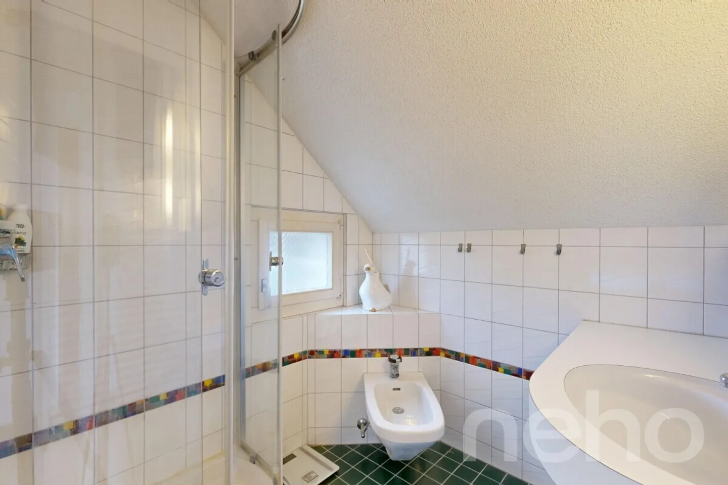 Well-maintained 5.5-room single-family home with beautiful garden in Niederuzwil - Photo 11 of 12