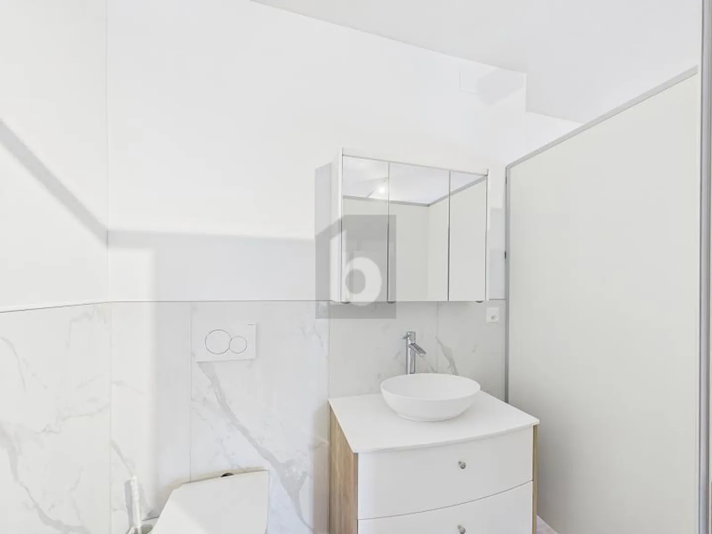 Modern Office Space in Center - Photo 4 of 6