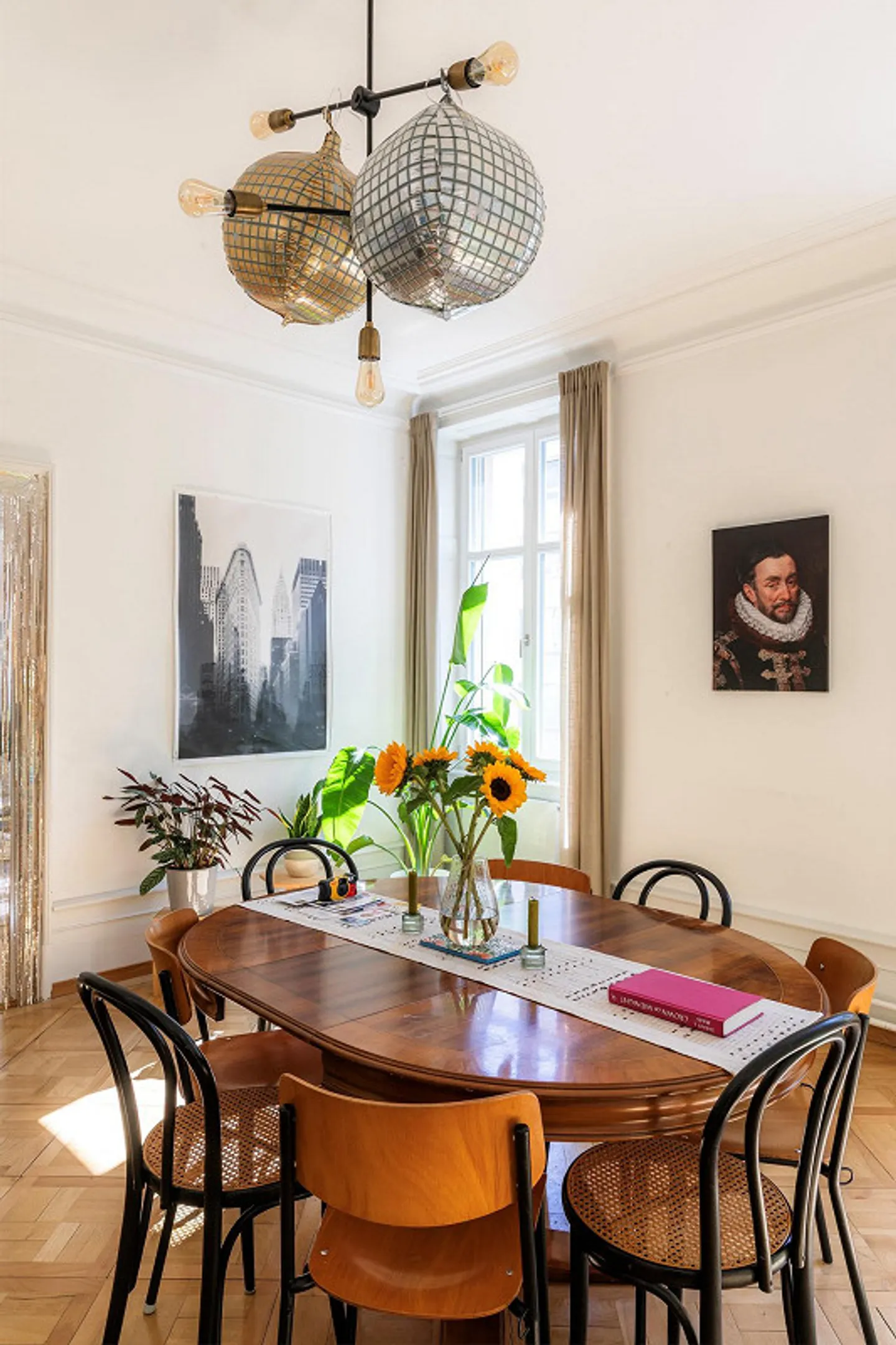 Characterful Townhouse with Three Apartments and Commercial Spaces - Photo 10 of 12