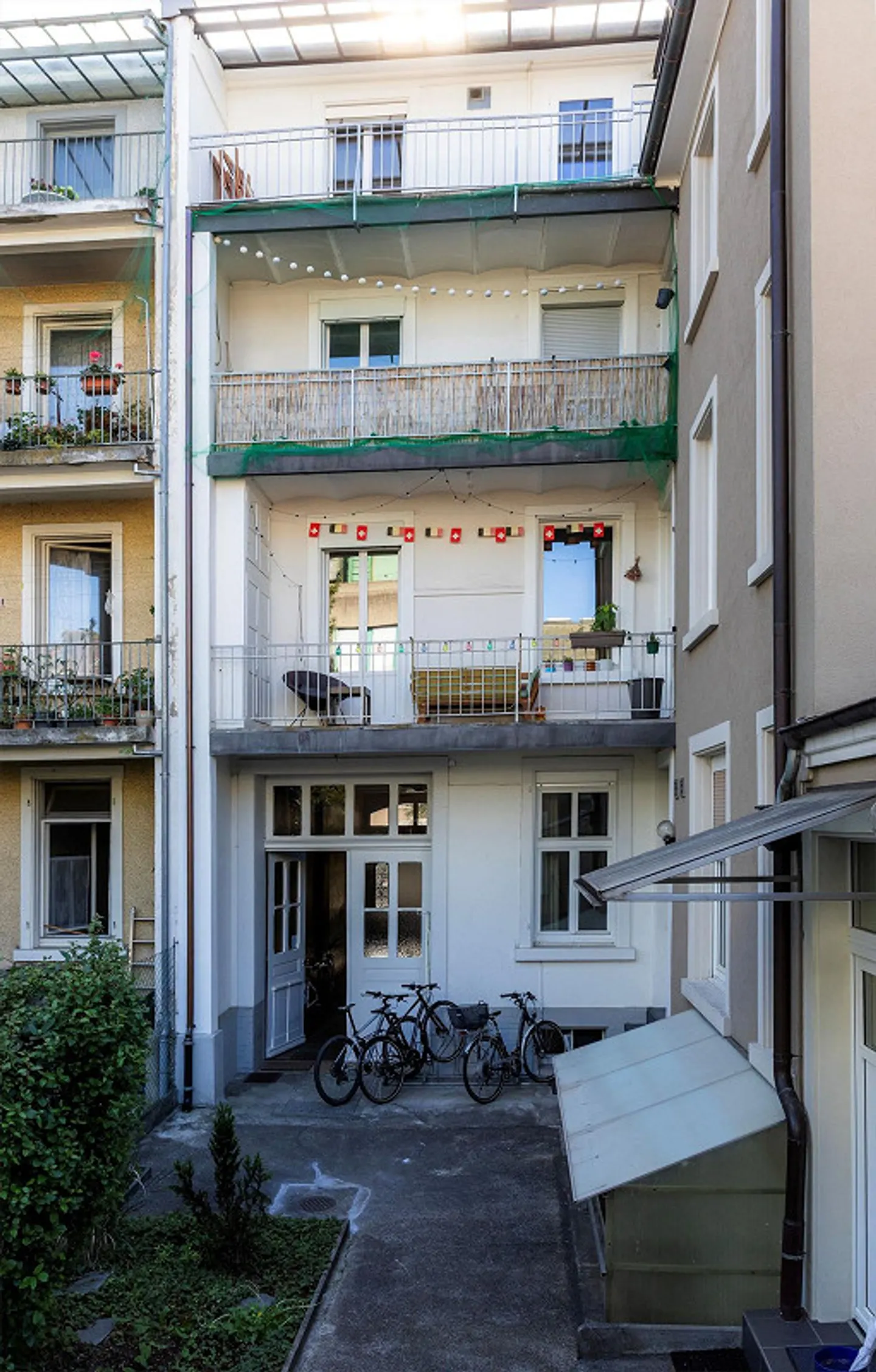 Characterful Townhouse with Three Apartments and Commercial Spaces - Photo 12 of 12