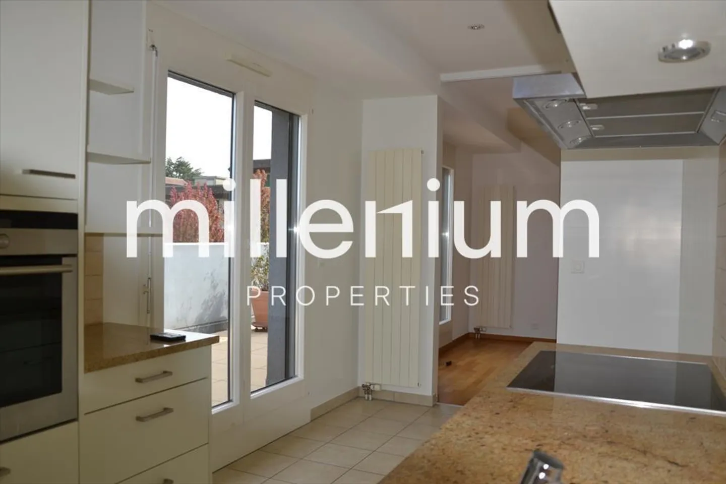 Appartamento attico attraversante senza affacci con terrazza - Foto 7 di 9