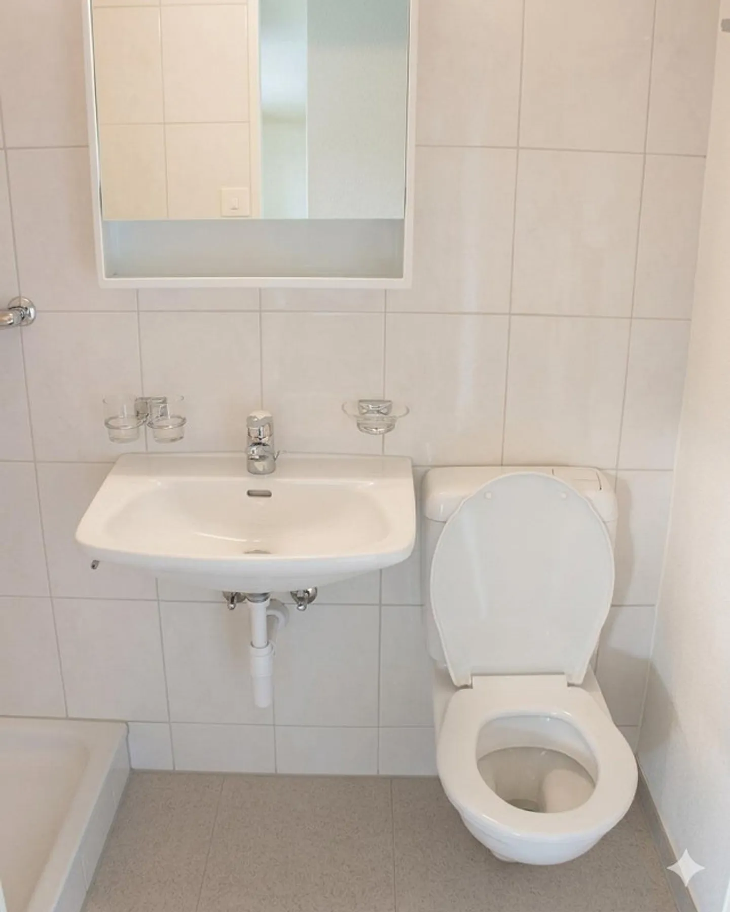 For real OLMA fans - central 1 room apartment in the city of St.Gallen - Photo 4 of 5