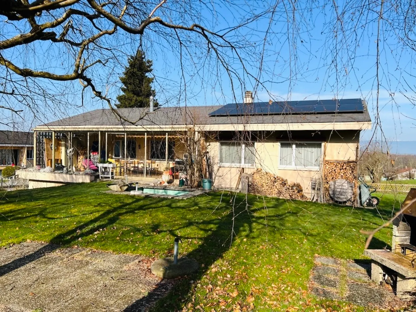 Luxurious Villa with Large Garden - Photo 2 of 12