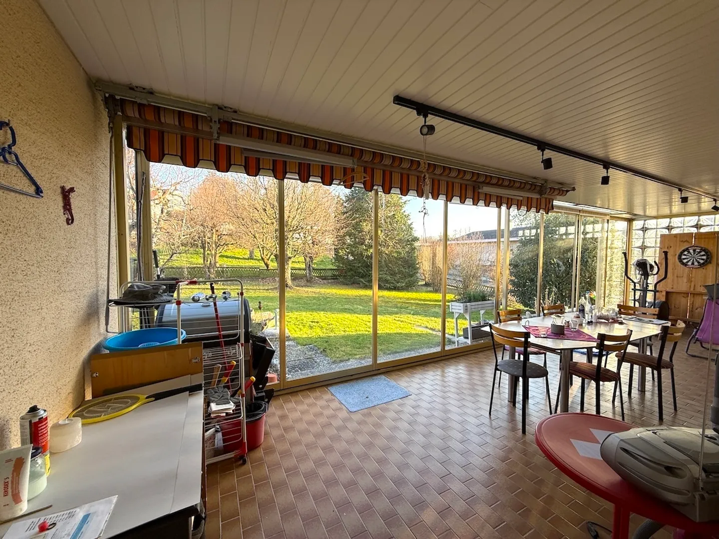 Luxurious Villa with Large Garden - Photo 4 of 12