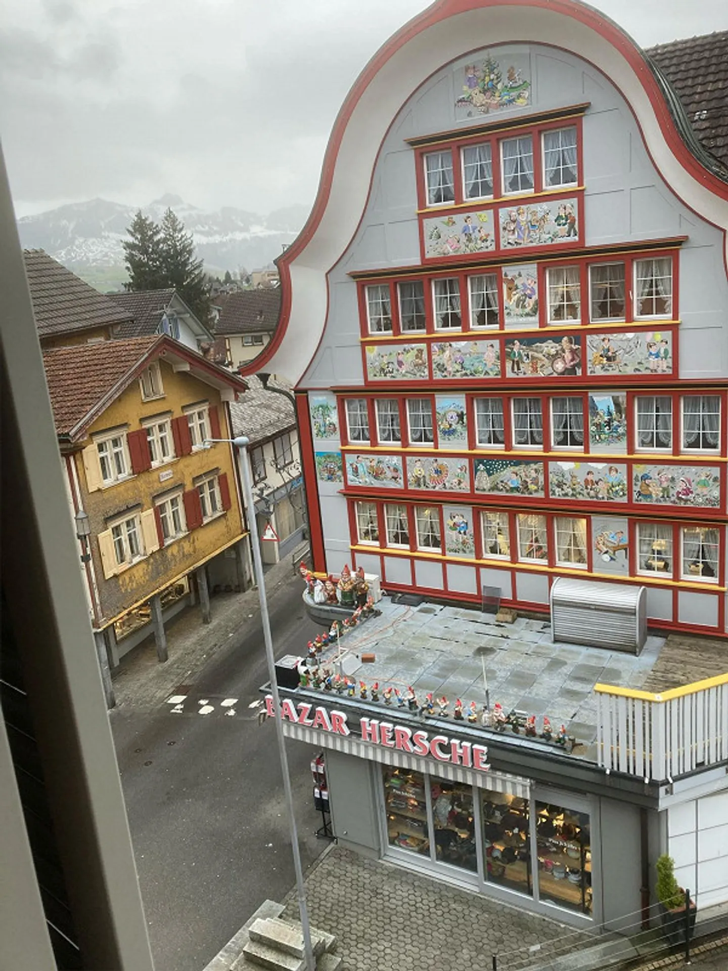 Like-new 4.5 room apartment in the heart of Appenzell - Photo 2 of 13