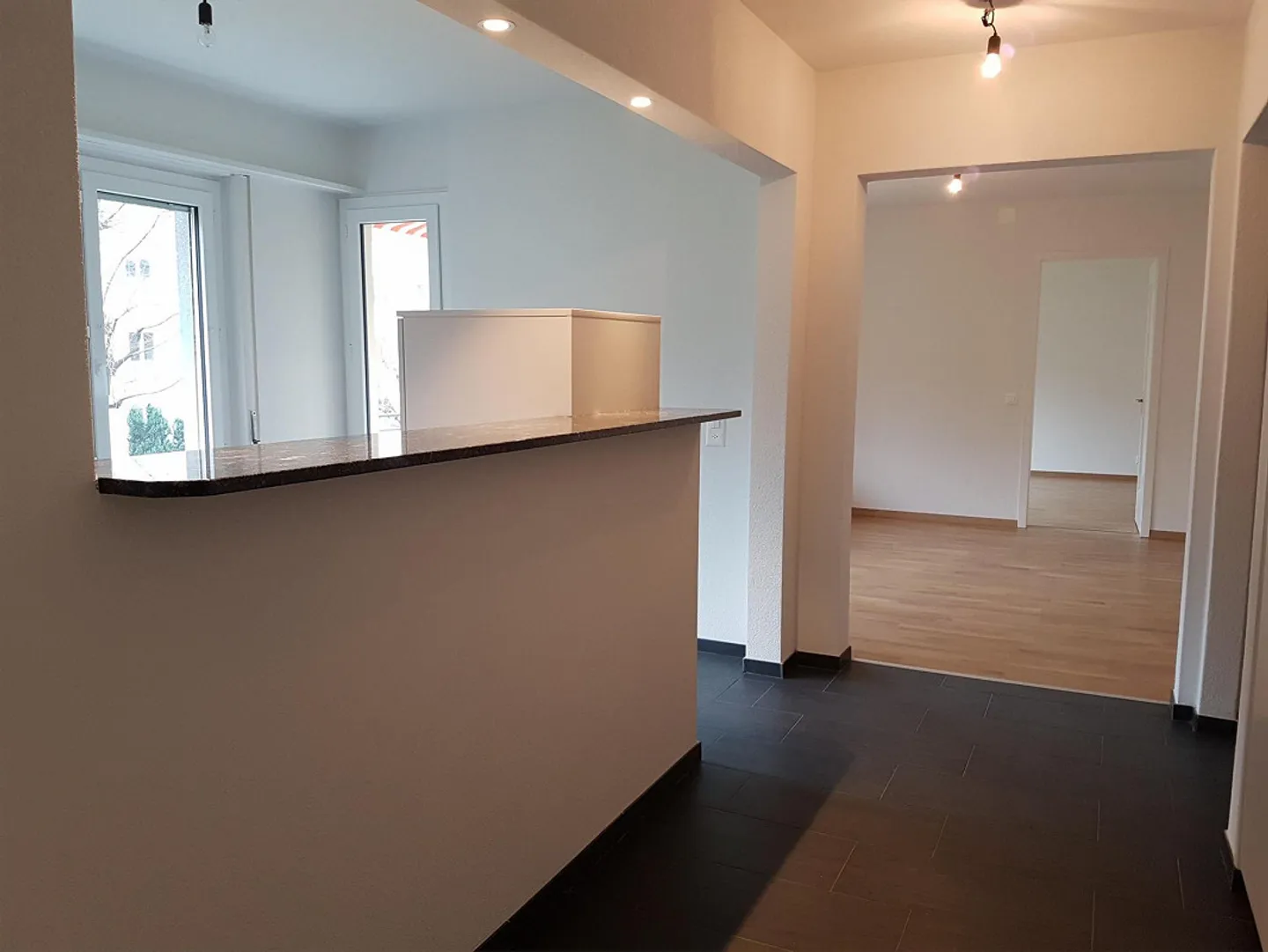 Vie proche de la ville près de la station Wankdorf - Photo 2 sur 9
