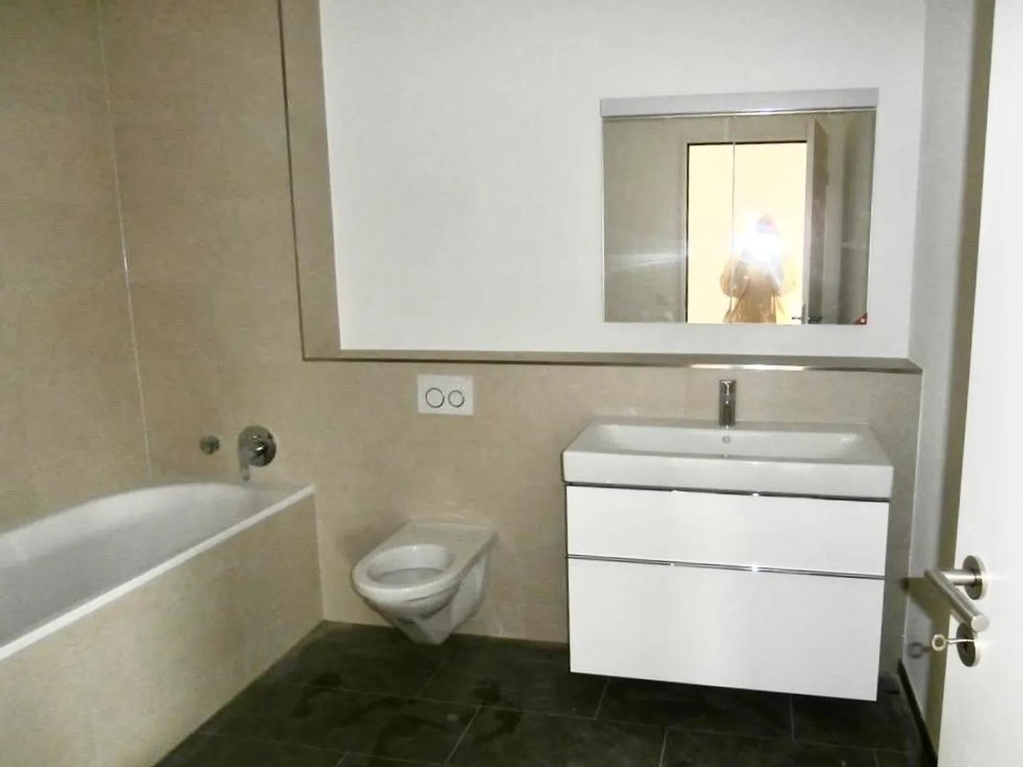 Appartement 4.5 pièces ensoleillé, spacieux et central à Rothenburg - Photo 5 sur 10