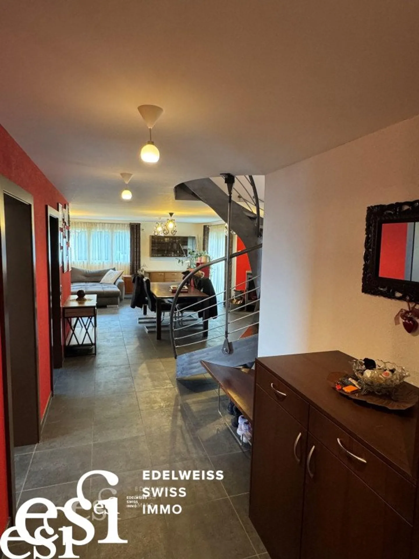 Spaziosa villa indipendente di 5.5 stanze e il suo annesso a Muraz - Foto 2 di 22