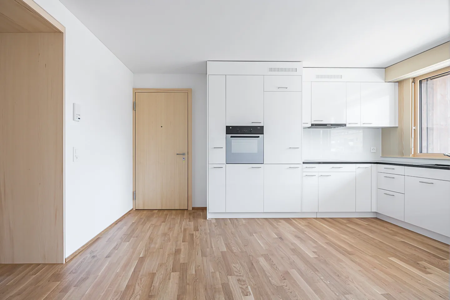 Apartment for rent - Photo 3 of 6