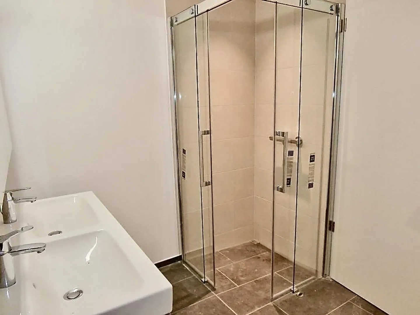 Appartement 4.5 pièces ensoleillé, spacieux et central à Rothenburg - Photo 6 sur 10