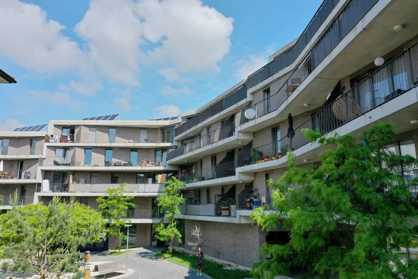 In un edificio contemporaneo - Foto 2 di 2