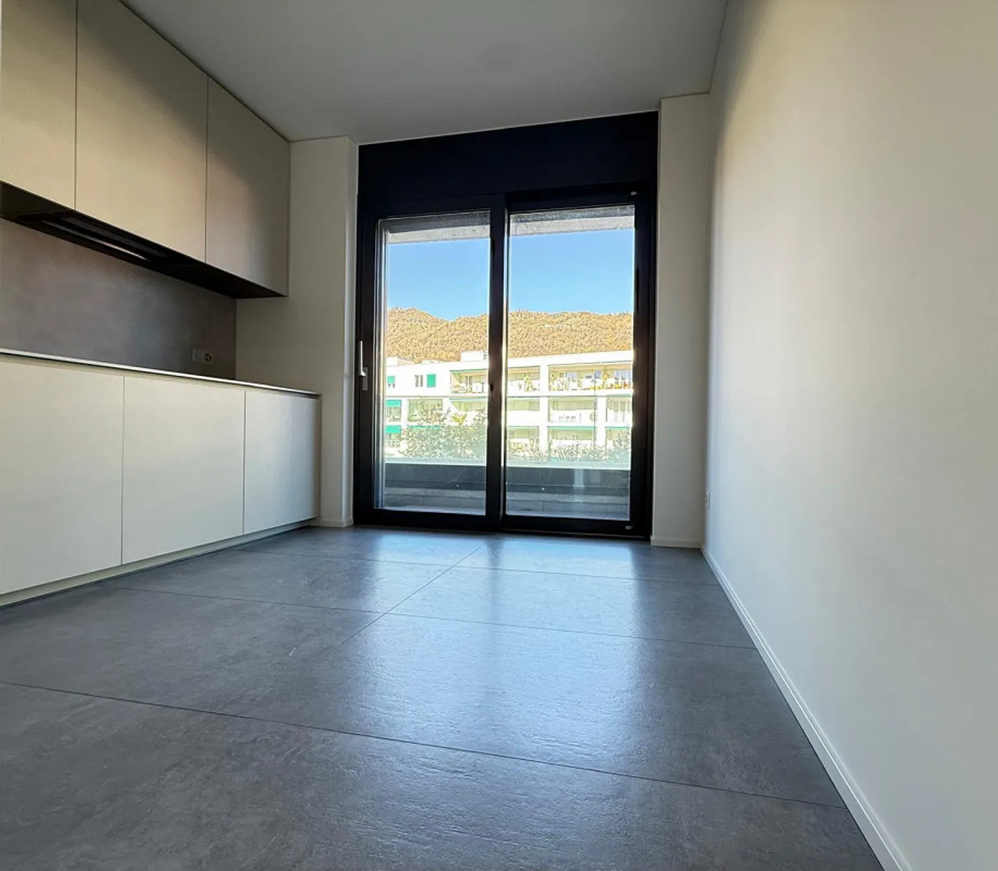 NEW AND SPACIOUS 4.5 AT 3P WITH TWO TERRACES AND VIEW IN VACALLO - Photo 3 of 10