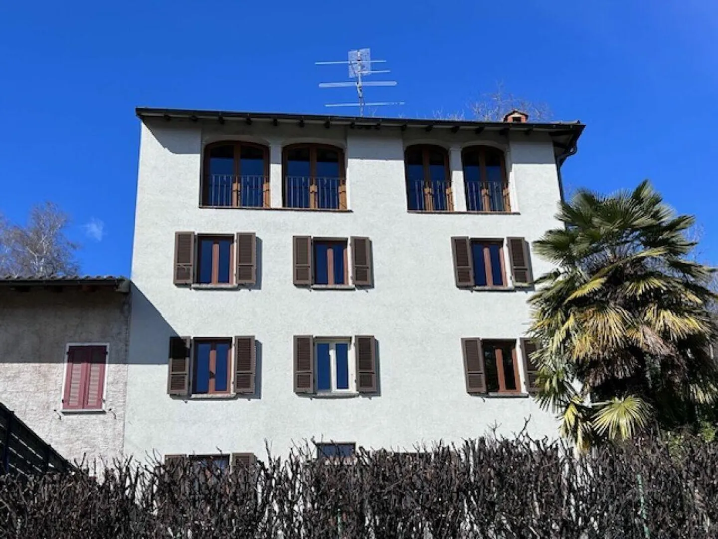 LARGE HOUSE WITH TWO APARTMENTS - GARDEN AND SPECTACULAR VIEW - Photo 2 of 27