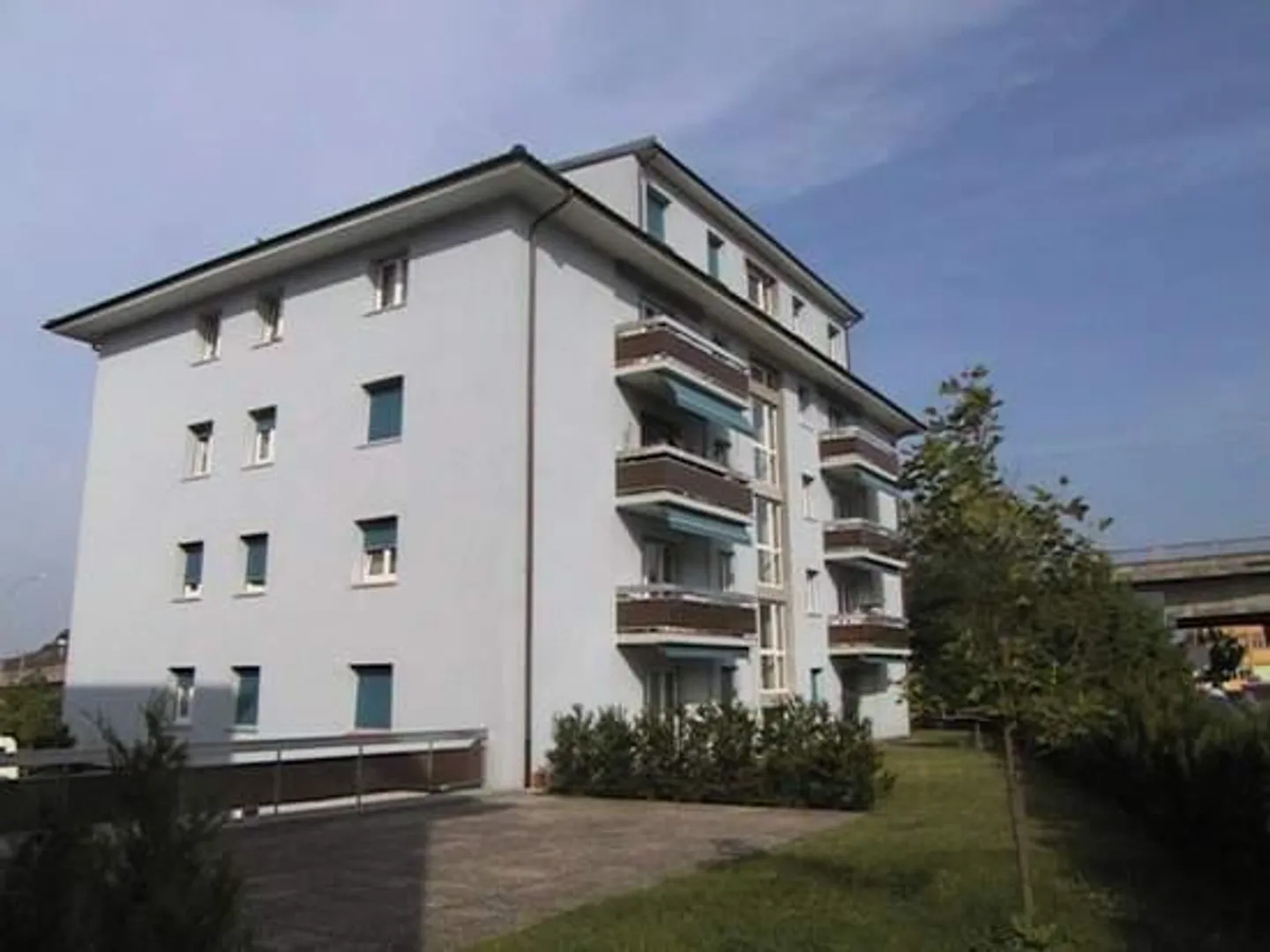 Außenparkplatz - Foto 2 von 2