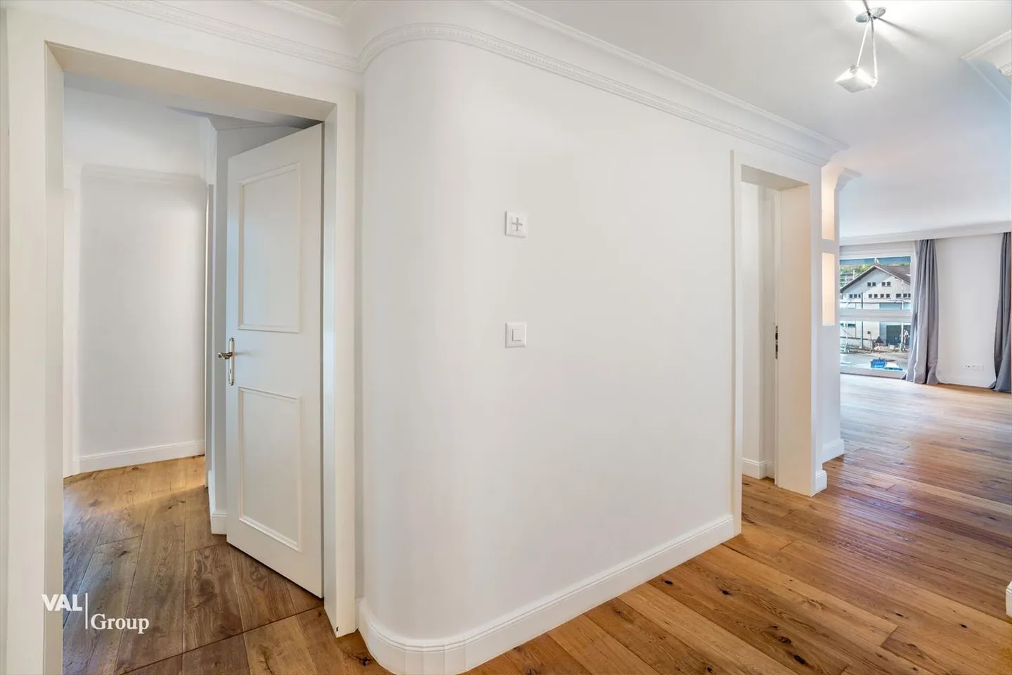 Stylish 4.5-room apartment with private sauna - Photo 4 of 12