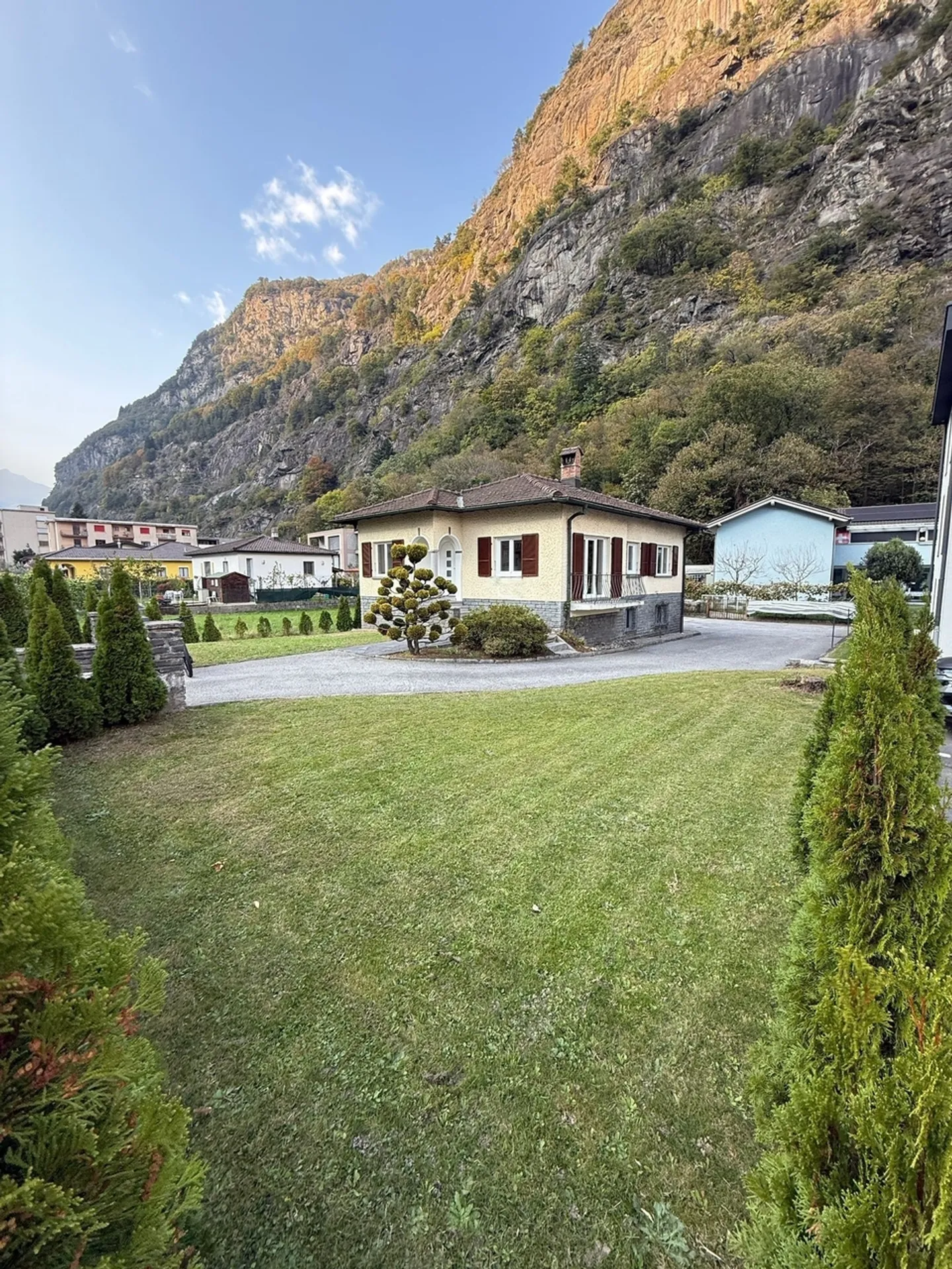Maison indépendante élégante de 4,5 pièces avec vue sur les montagnes à Pollegio - Photo 1 sur 13