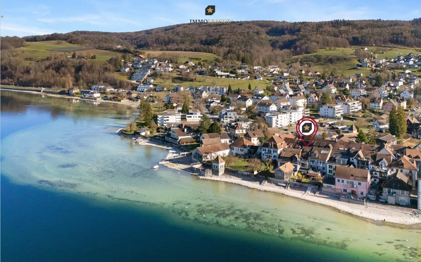 Un raro gioiello con accesso diretto al lago. - Foto 1 di 11