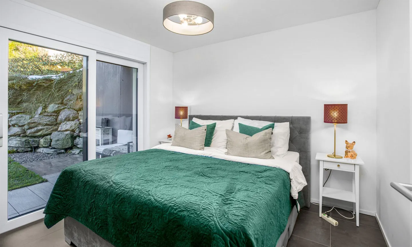 SUPERBE APPARTEMENT 3.5 PIÈCES AVEC VUE SUR LE LAC ET JARDIN À ROVIO - Photo 4 sur 11