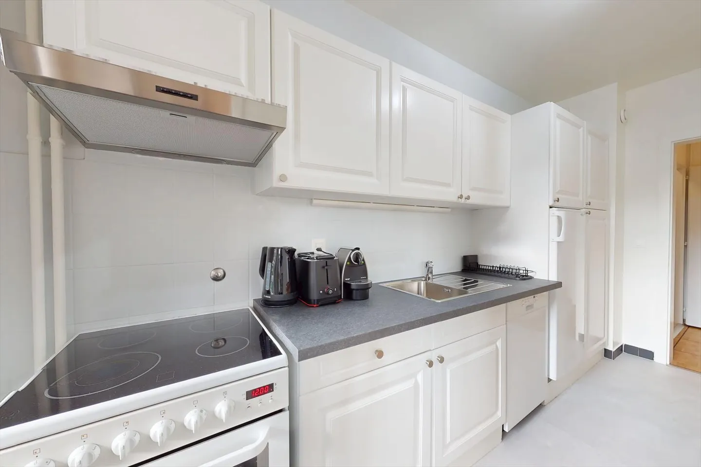 Furnished 4-Room Apartment - Photo 3 of 8