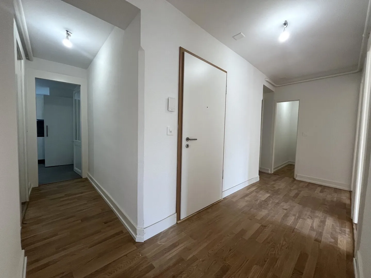 Wunderschöne 3,5-Zimmer-Wohnung mit Balkon und Garten in Yverdon-les-Bains - Foto 3 von 8