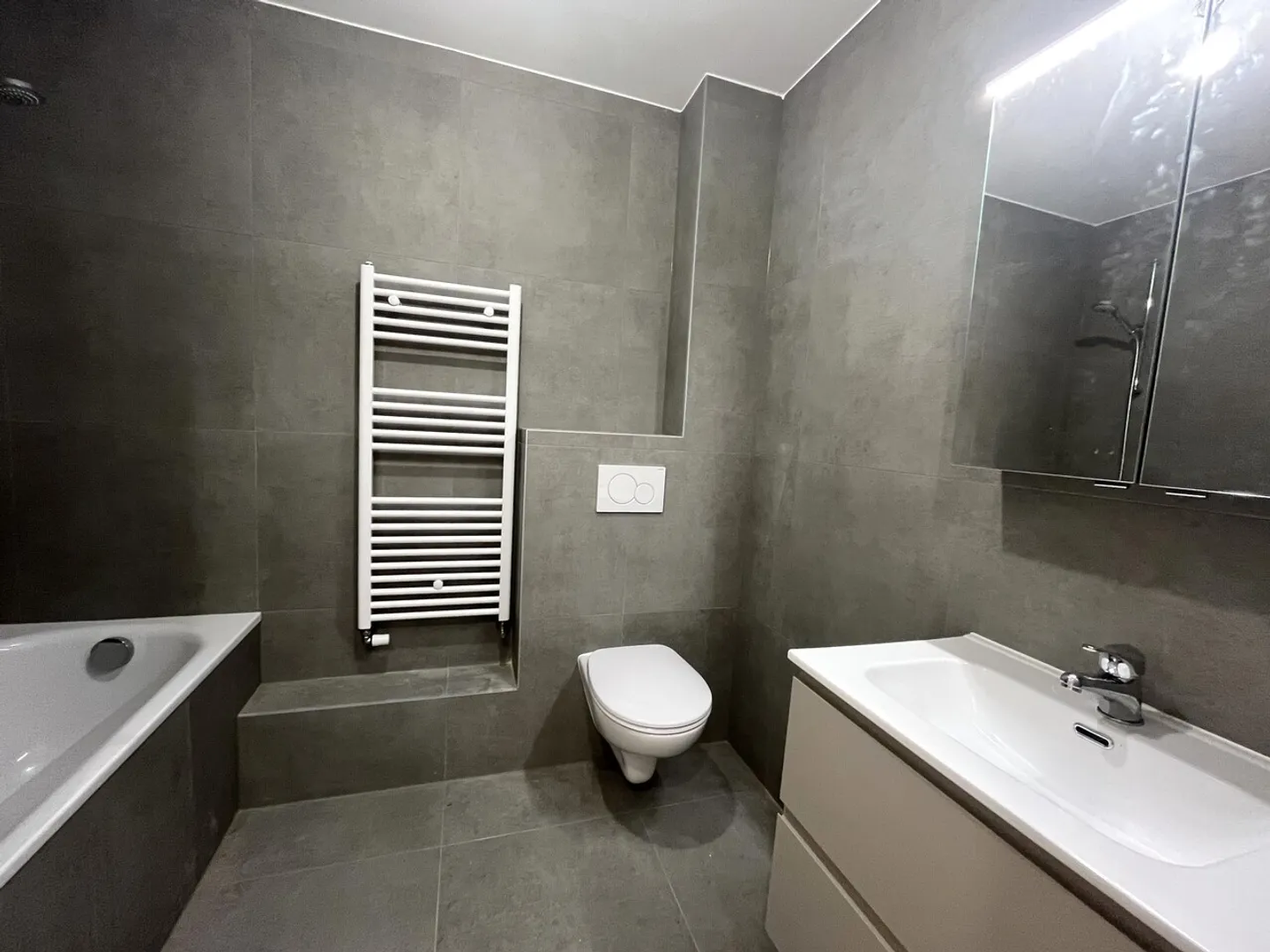 Wunderschöne 3,5-Zimmer-Wohnung mit Balkon und Garten in Yverdon-les-Bains - Foto 4 von 8