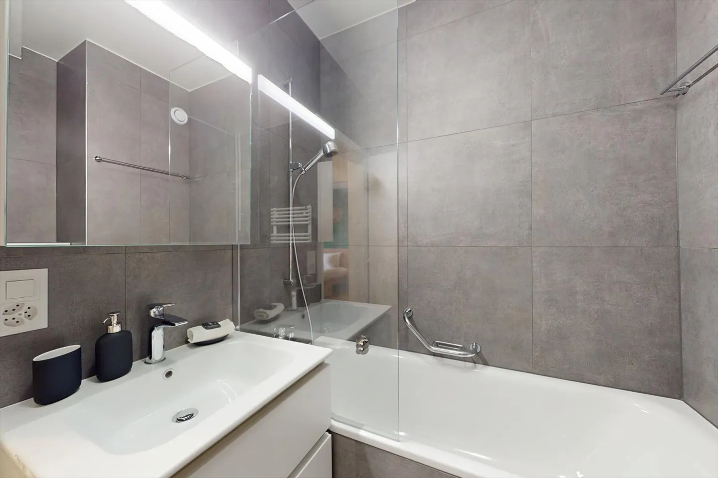 Furnished 4-Room Apartment - Photo 7 of 8