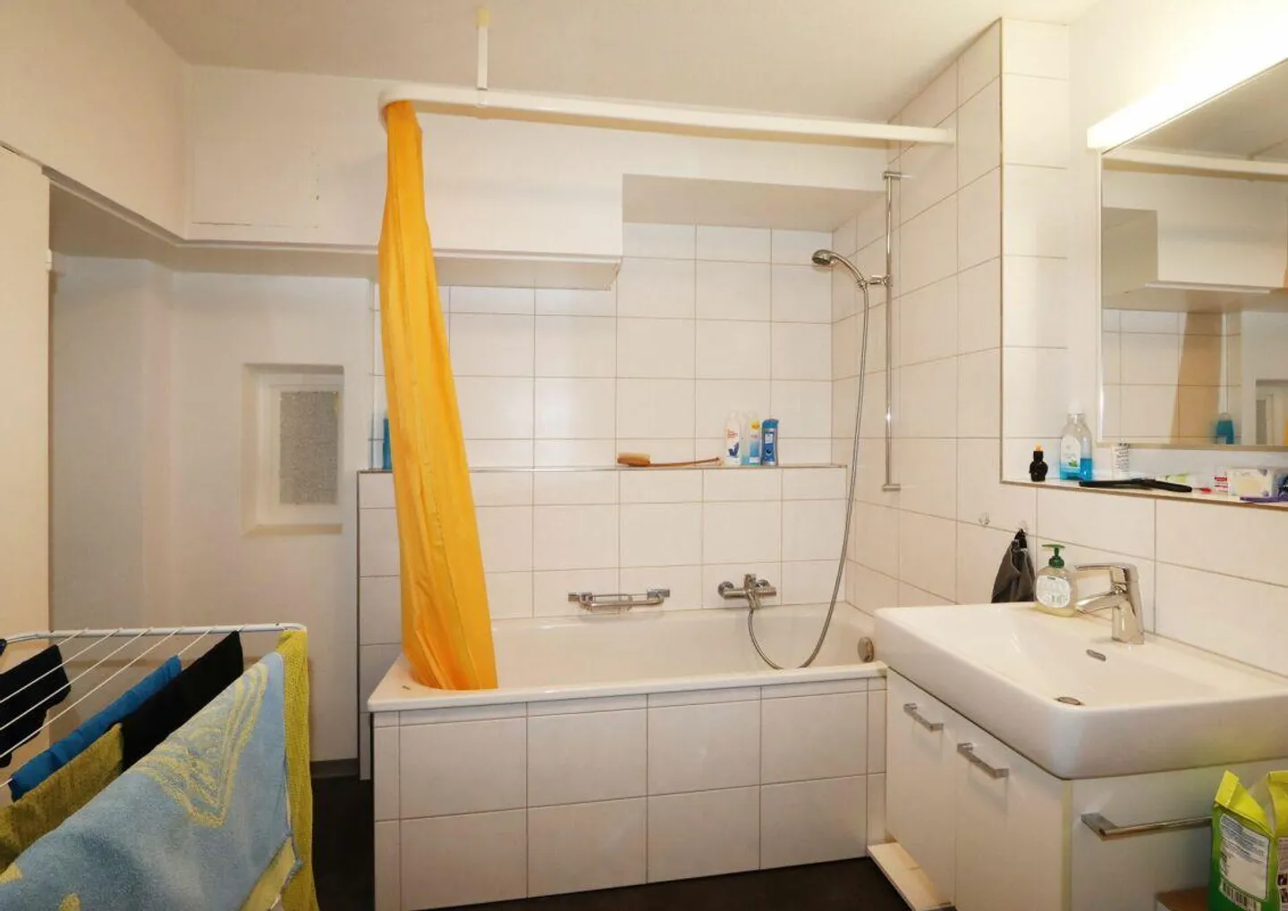 Casa multifamiliare indipendente e affascinante in una posizione soleggiata a Linthal, comune di Glarus Sud - Foto 8 di 23