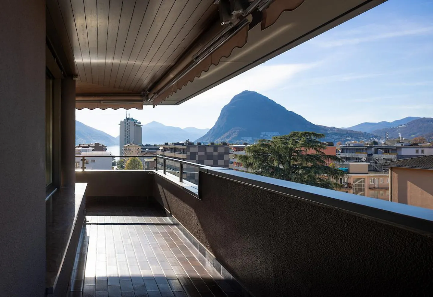 Penthouse élégant avec vue partielle sur le lac de Lugano - Photo 9 sur 10