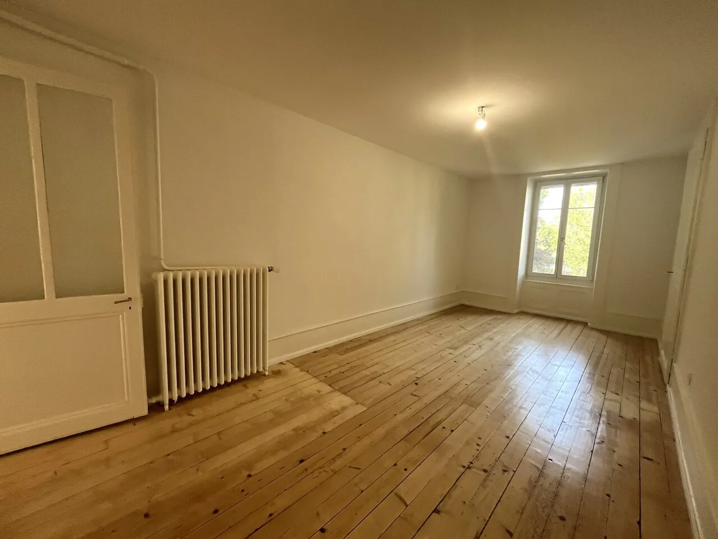 Wunderschöne 3,5-Zimmer-Wohnung mit Balkon und Garten in Yverdon-les-Bains - Foto 8 von 8