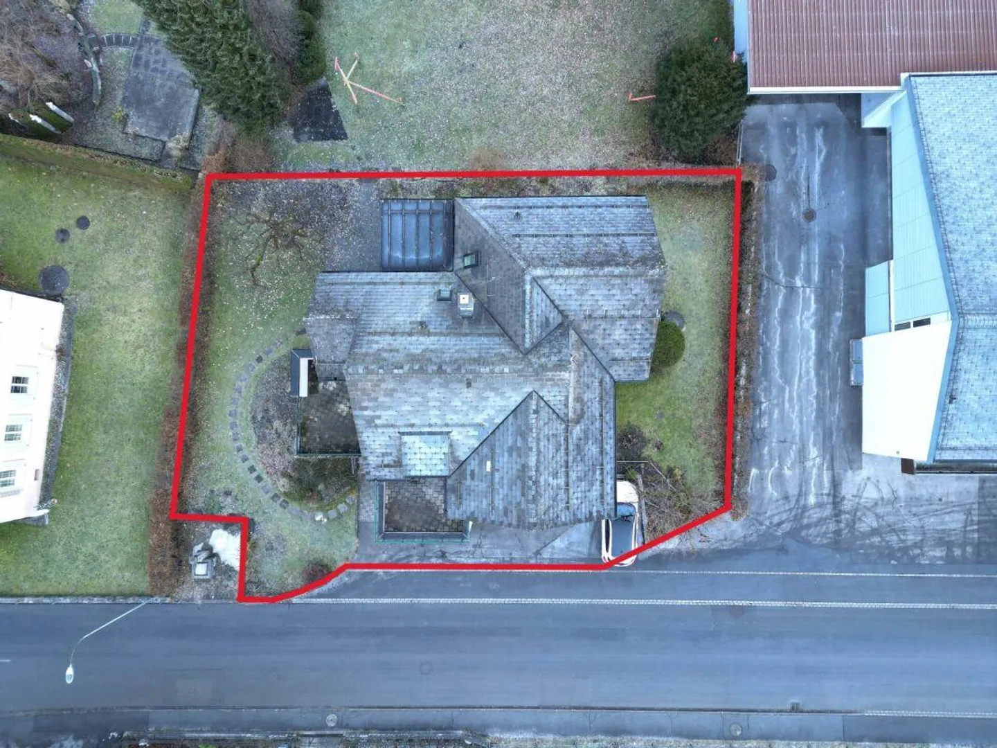 Casa multifamiliare indipendente e affascinante in una posizione soleggiata a Linthal, comune di Glarus Sud - Foto 4 di 23