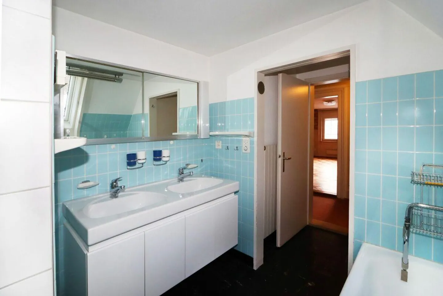 Casa multifamiliare indipendente e affascinante in una posizione soleggiata a Linthal, comune di Glarus Sud - Foto 16 di 23