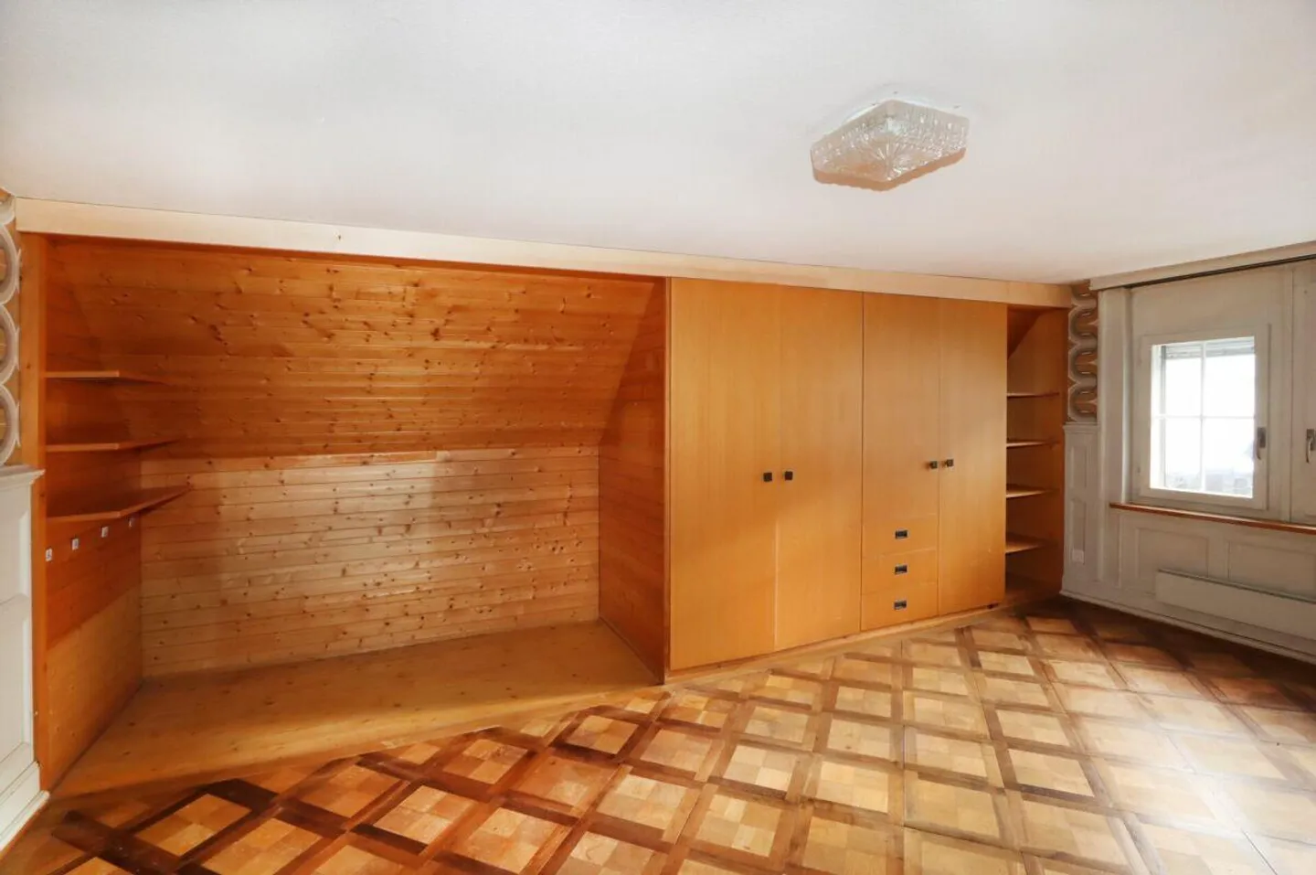 Casa multifamiliare indipendente e affascinante in una posizione soleggiata a Linthal, comune di Glarus Sud - Foto 19 di 23