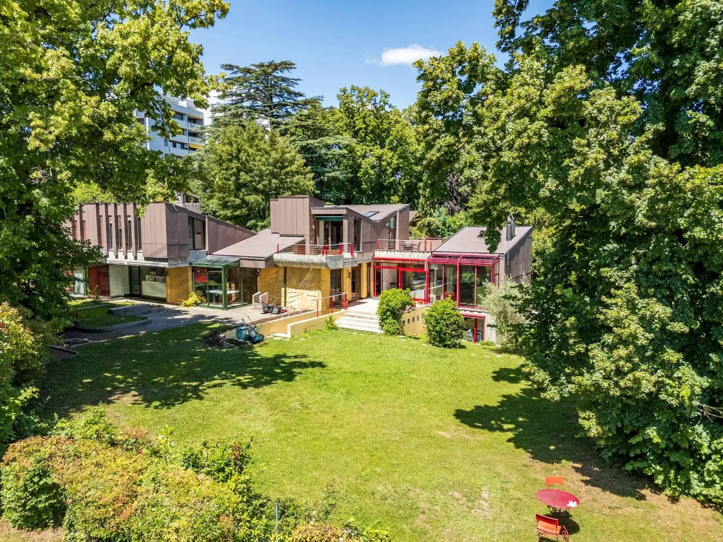 Grande maison avec vue sur le lac - Photo 1 sur 13