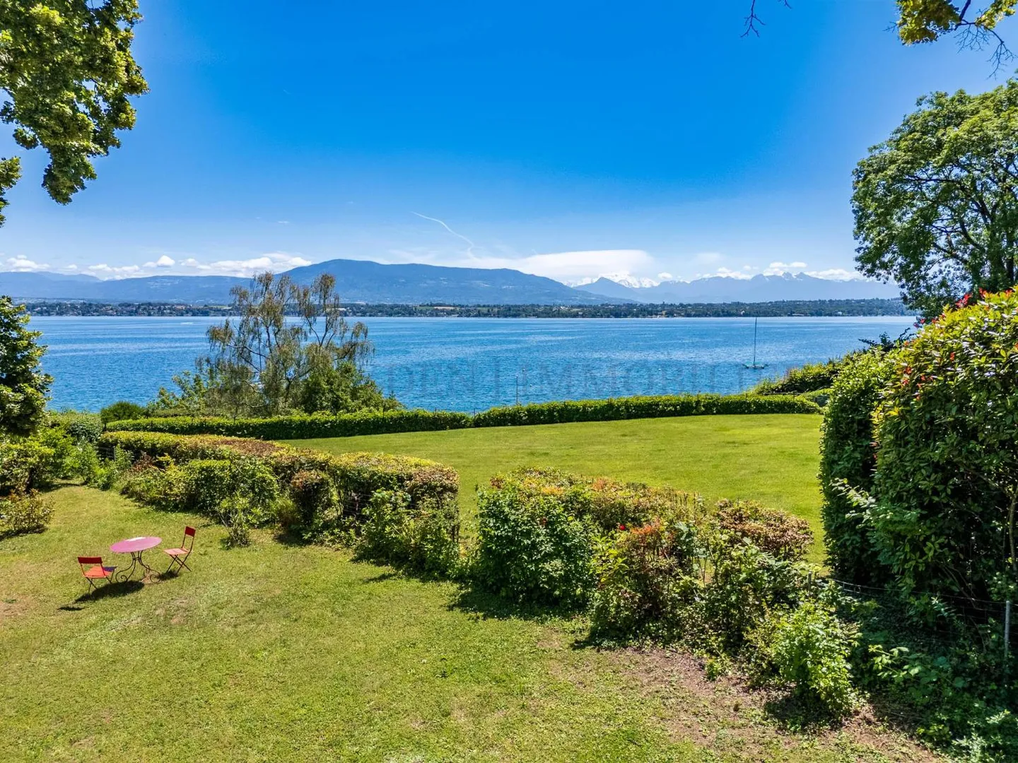 Grande maison avec vue sur le lac - Photo 3 sur 13