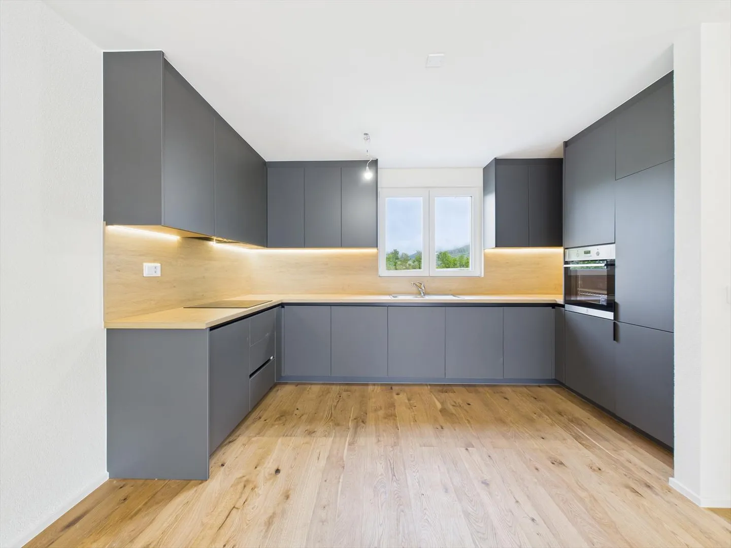 4.5 Room Apartment - Photo 1 of 13