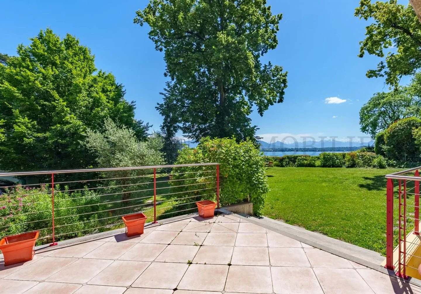 Grande maison avec vue sur le lac - Photo 4 sur 13