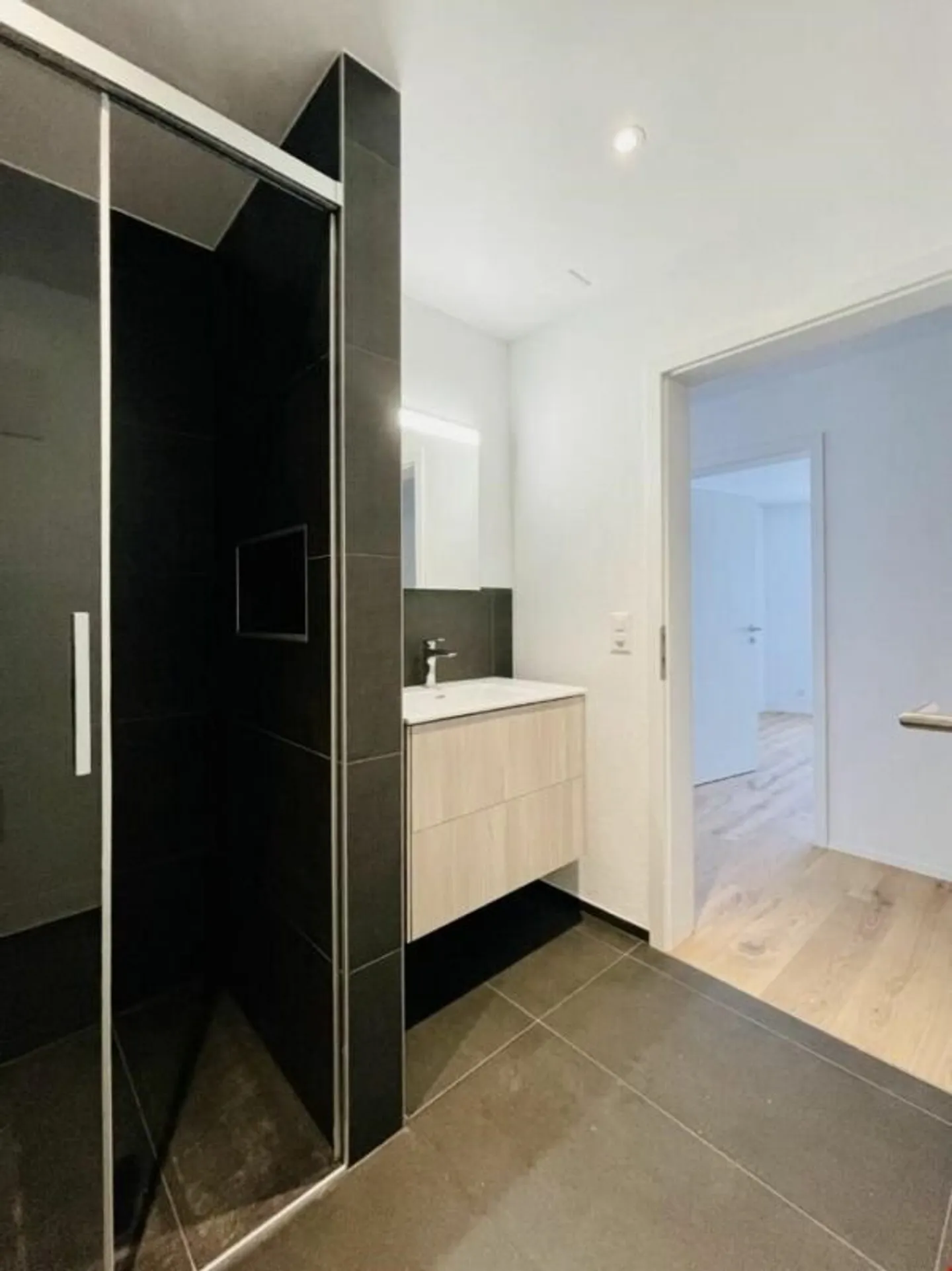 Appartamento moderno con balcone - Foto 6 di 14