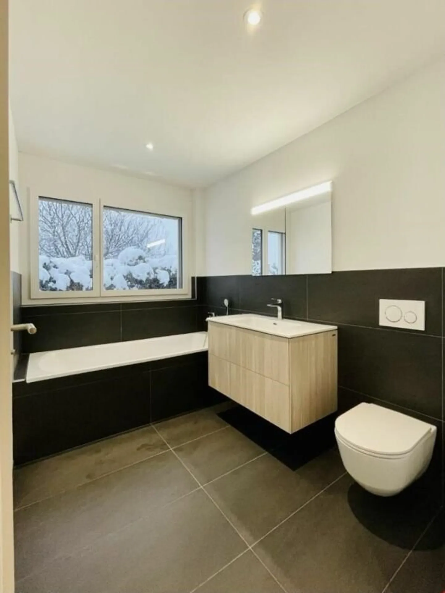 Appartamento moderno con balcone - Foto 7 di 14