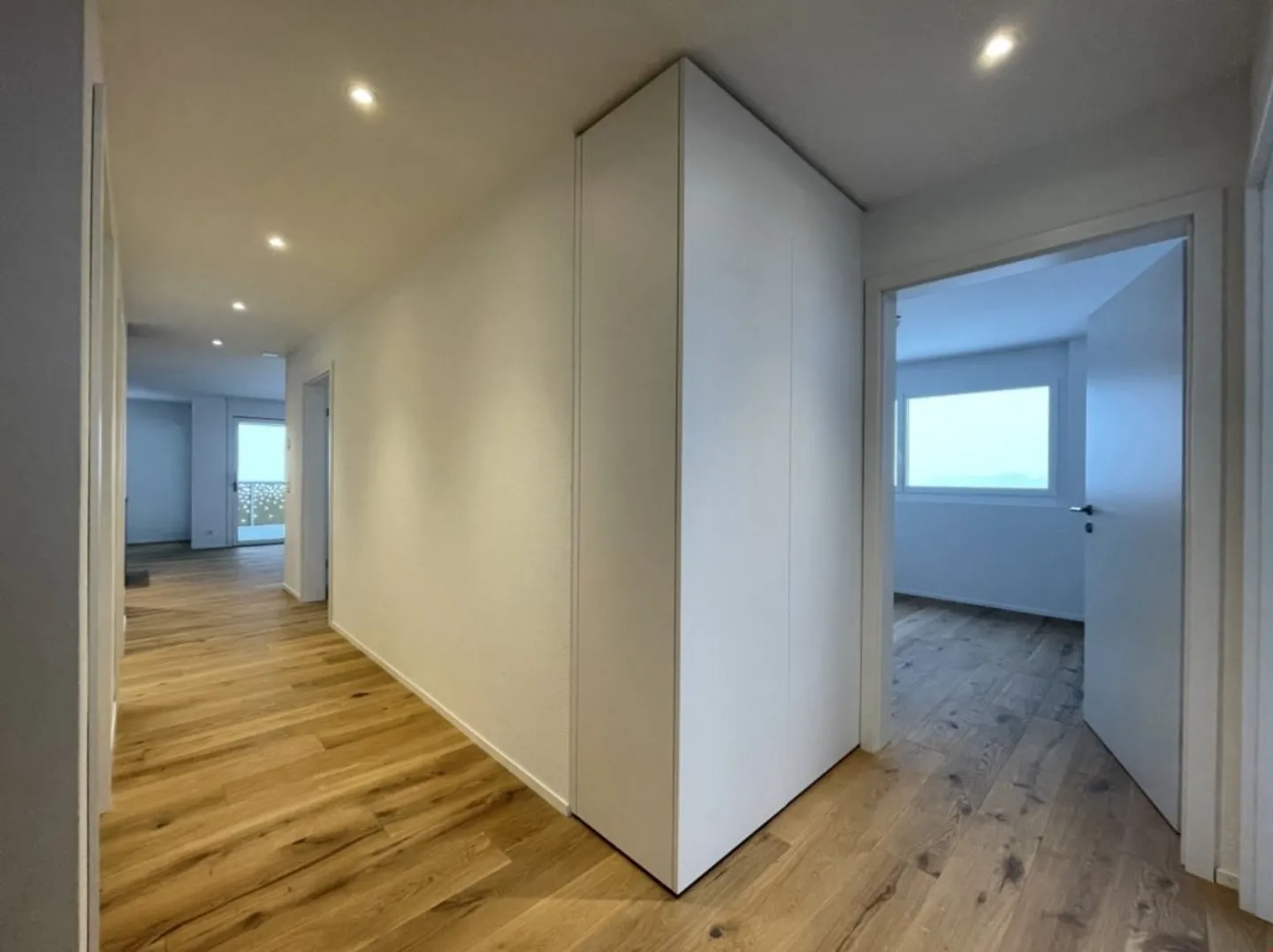 Appartamento moderno con balcone - Foto 9 di 14