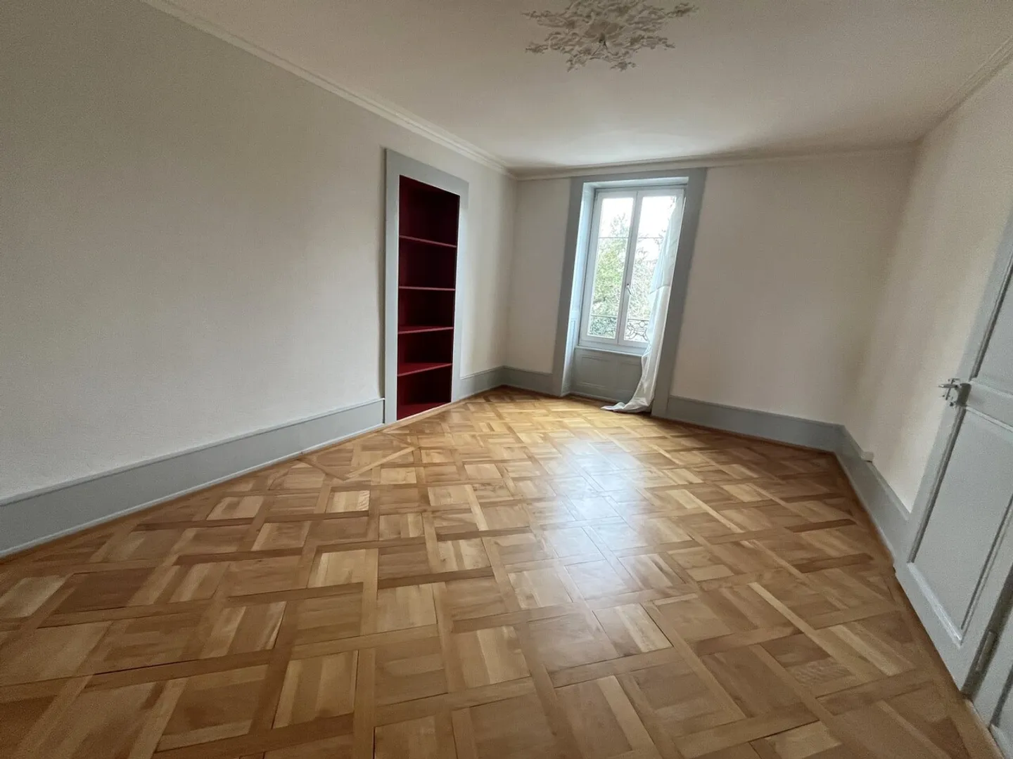Große 4-Zimmer-Wohnung mit Balkon und Garten in Yverdon-les-Bains - Foto 1 von 8