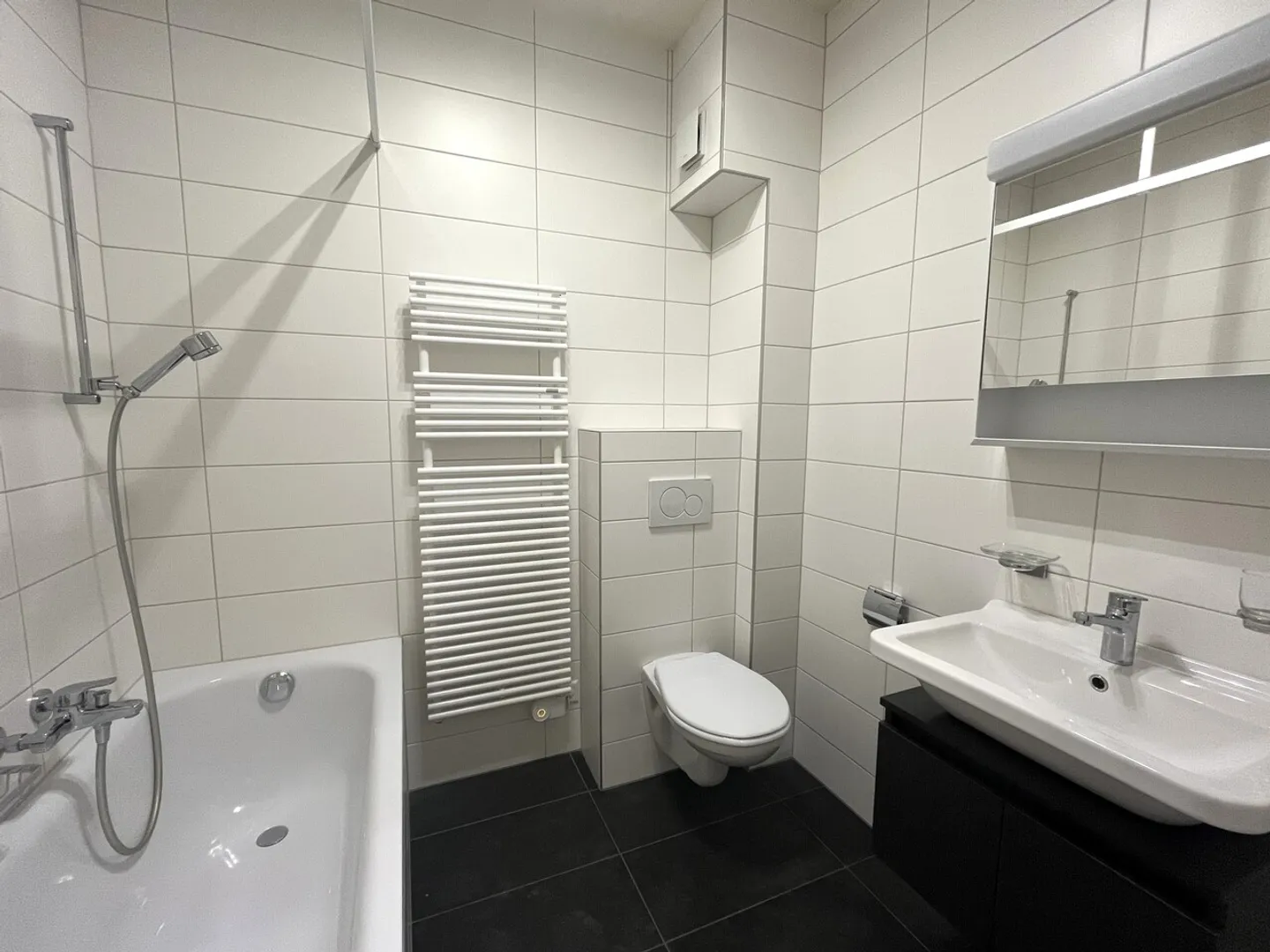 Große 4-Zimmer-Wohnung mit Balkon und Garten in Yverdon-les-Bains - Foto 7 von 8
