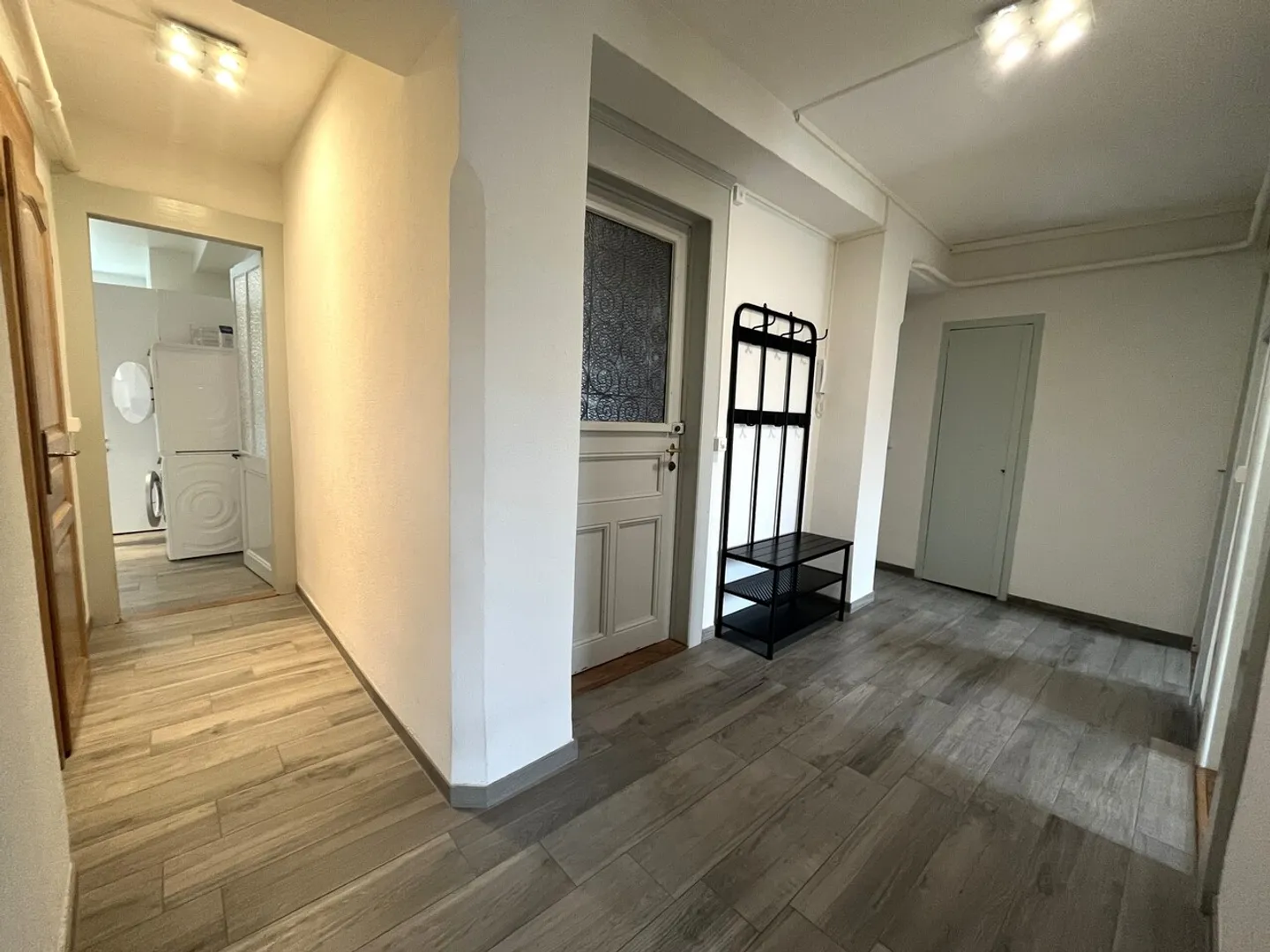 Große 4-Zimmer-Wohnung mit Balkon und Garten in Yverdon-les-Bains - Foto 6 von 8
