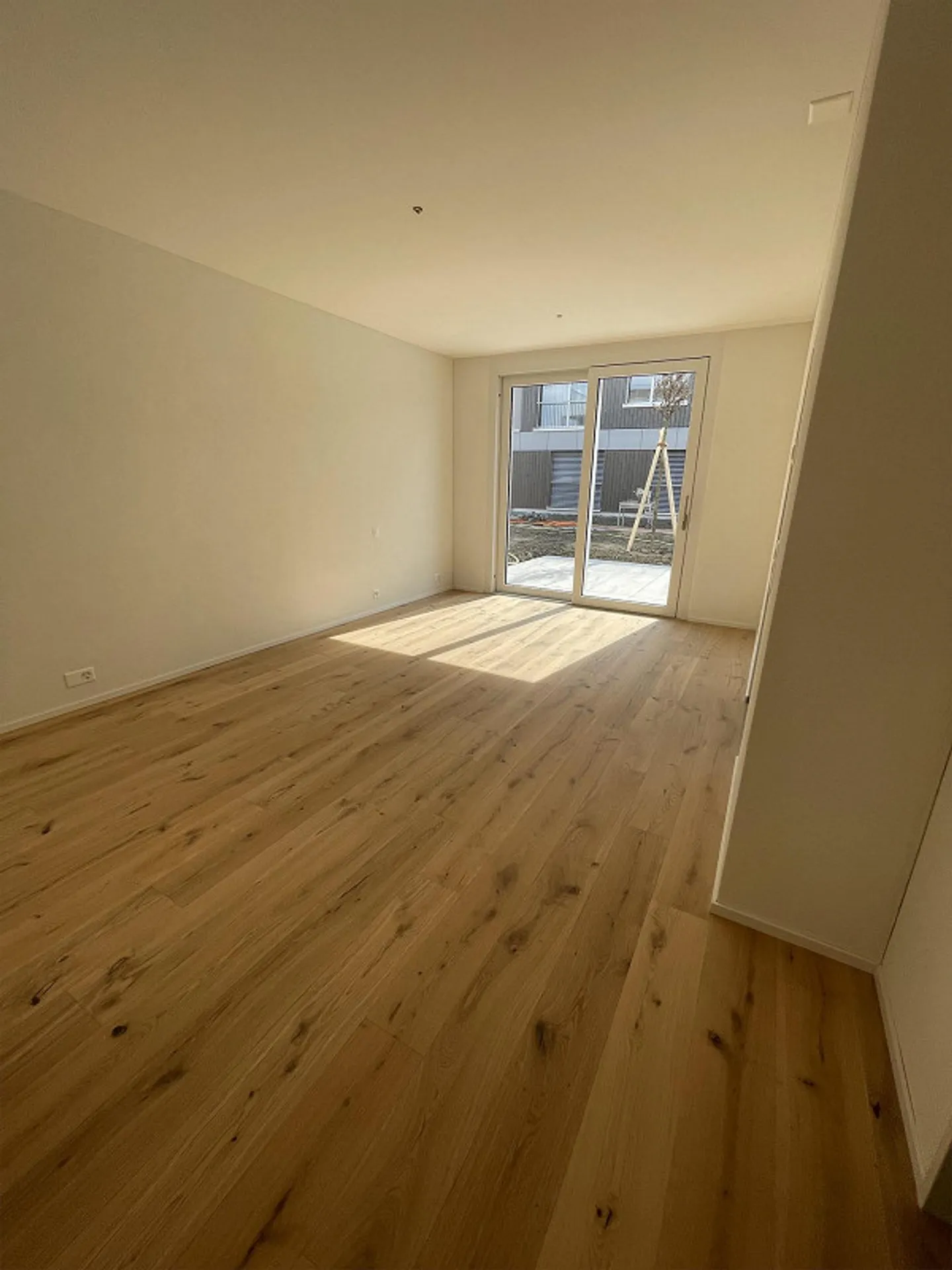 Bright, high-quality 2-room apartment - Photo 3 of 8