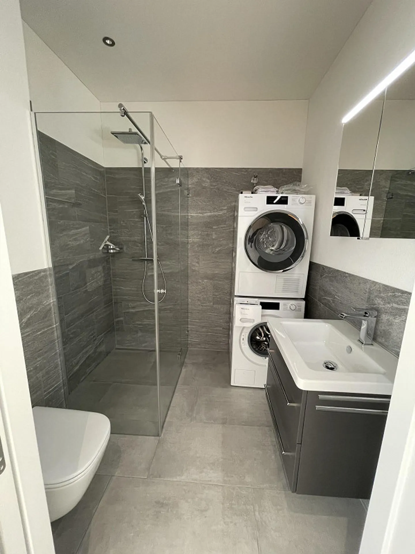 Bright, high-quality 2-room apartment - Photo 5 of 8