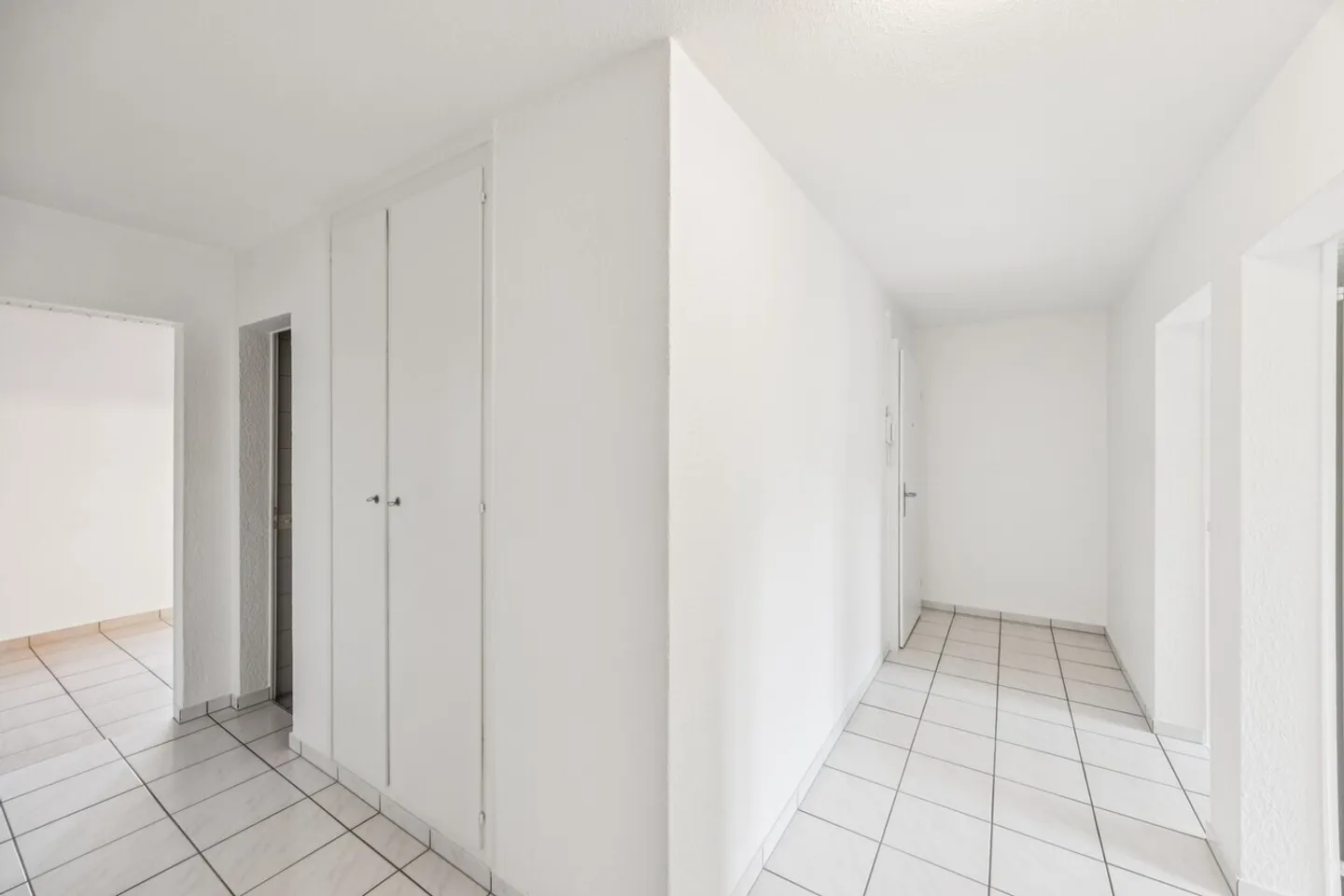 Cozy 4-room apartment for rent in Burgdorf - Photo 8 of 10