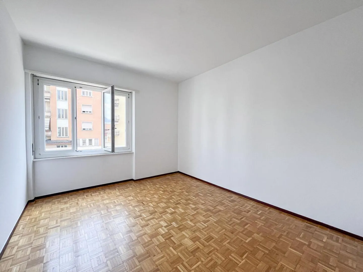 APPARTAMENTO DI 3.5 LOCALI IN ZONA PALAPENZ A CHIASSO - Foto 6 di 7