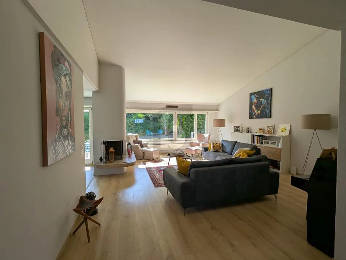 Spacious Family Home with Garden - Photo 2 of 6