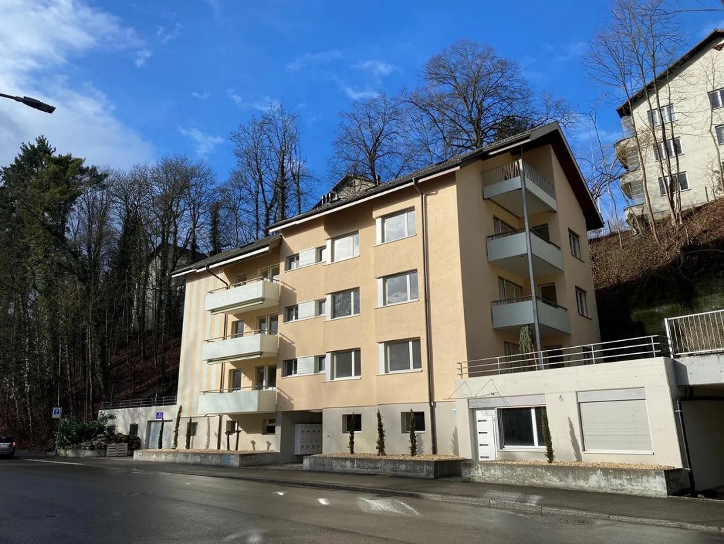 Modern 2.5-room apartment with large terrace - Photo 1 of 10