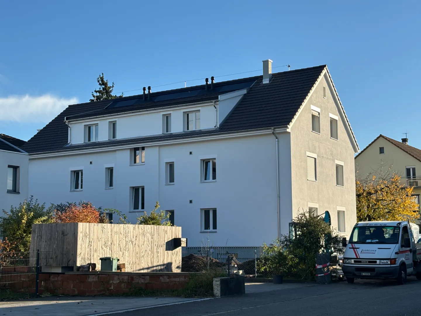 Charmante Dachwohnung mit Aussicht - Foto 5 von 6