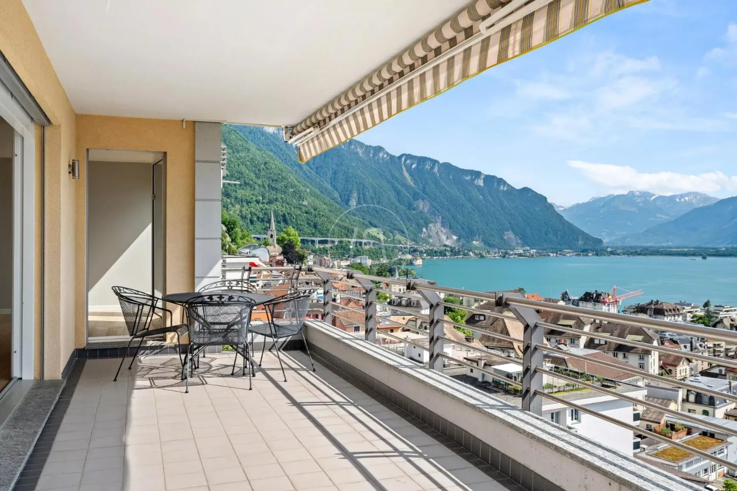 Superbo appartamento con vista panoramica a Montreux - Foto 1 di 13